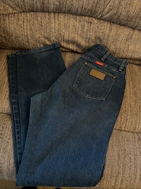 Wrangler Dark Blue Relaxed Fit Womans Jeans 13 x 34 like new